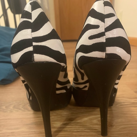Shoe Dazzle zebra print stilettos - Picture 2 of 7